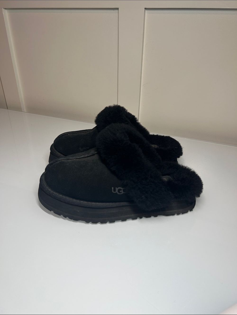UGG Disquette Black Suede Shearling Platform Slippers Clogs Size 7